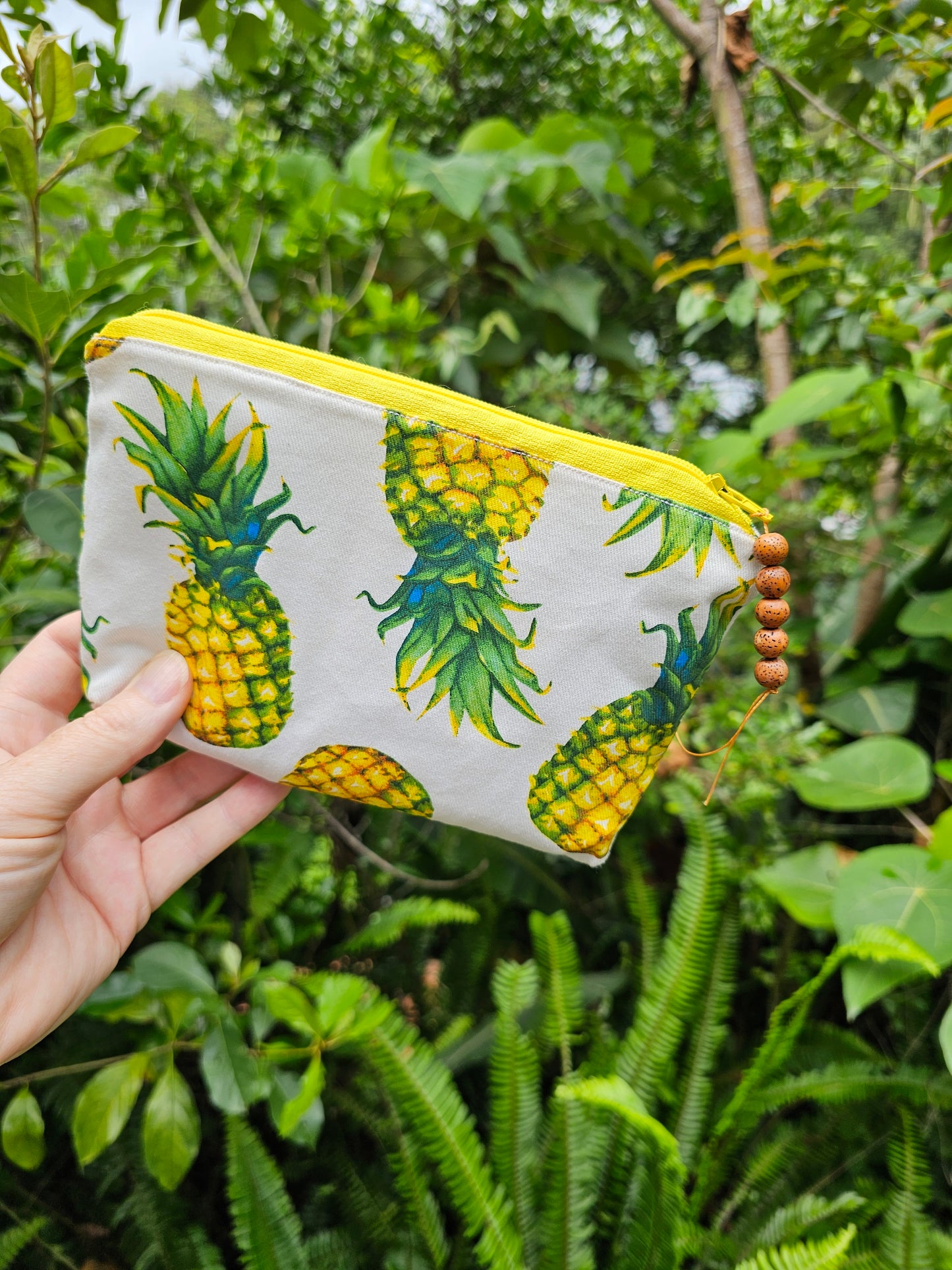 Pineapple pouch